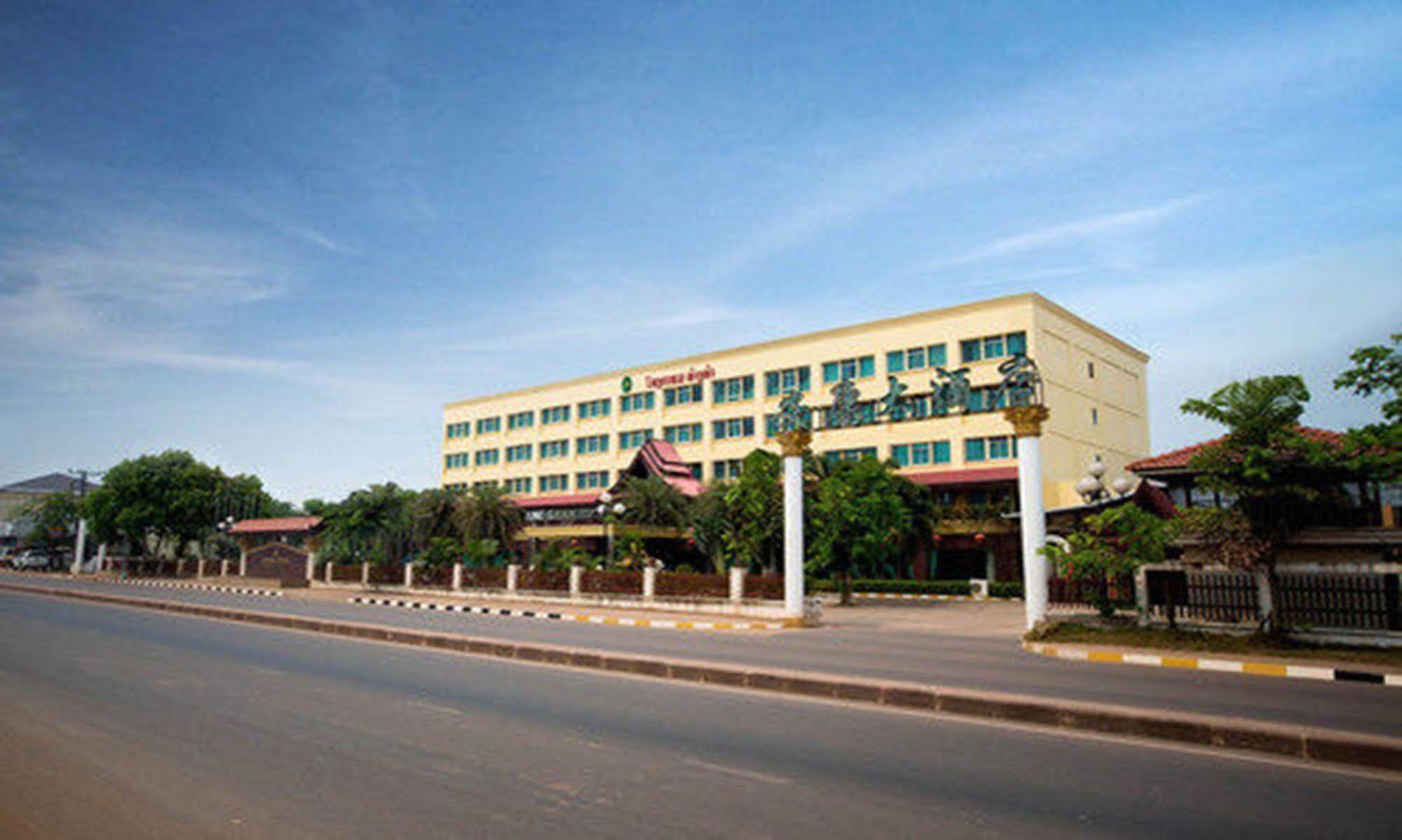 Angkham Hotel Vientiane Esterno foto
